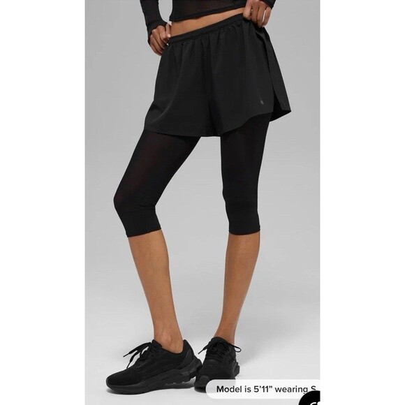 ALO Yoga Pants - Alo Yoga Mesh Front Runner 2 in 1 Capri Leggings Shorts Black S NWT